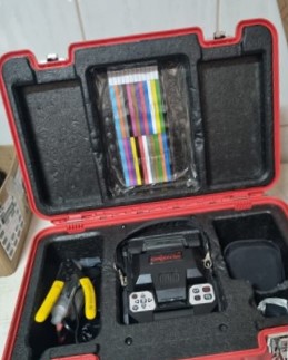 Fusionadora de fibra óptica e ferramentas técnicas